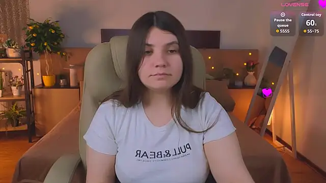 Snapshot of Viola__Shy chatting on 30, 5, 2026 Viola Shy online show from 30, 5, 2026