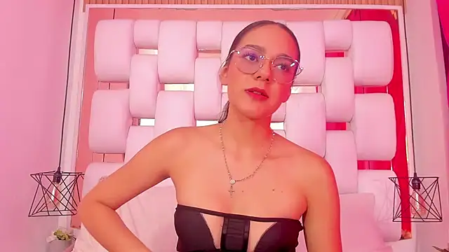 EmmyCruzZ online show from 4, 12, 2025