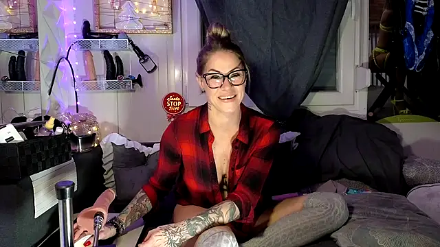 Snapshot of Tatjana_Sue chatting on 13, 12, 2025 Tatjana Sue online show from 13, 12, 2025