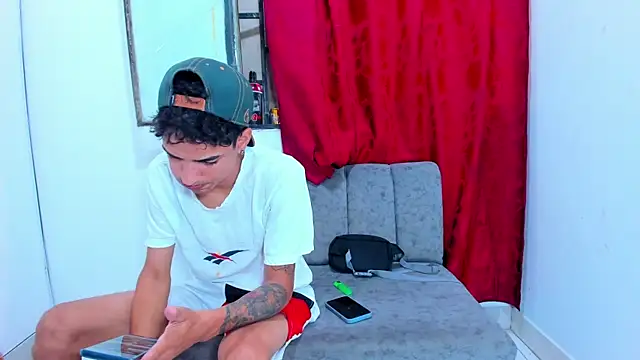 Snapshot of My-Beautifull-Couple chatting on 29, 12, 2024 My-Beautifull-Couple online show from 29, 12, 2024