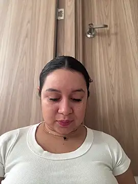 Pretty Isadora online show from 9, 4, 2026