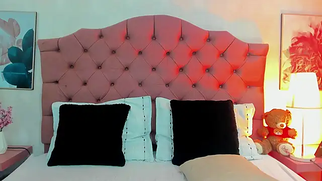 ThyaraJhons online show from 10, 4, 2026