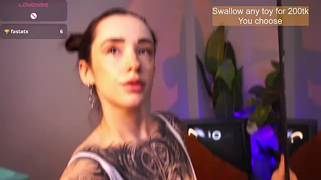 Snapshot of EvaCanton chatting on 2, 4, 2026 EvaCanton online show from 2, 4, 2026