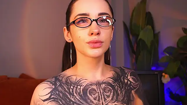 Snapshot of EvaCanton chatting on 12, 4, 2026 EvaCanton online show from 12, 4, 2026