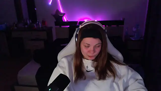 helengilmor online show from 13, 12, 2025