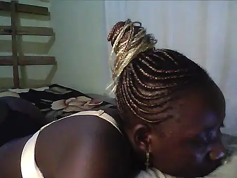 Adaline-Paris online show from 5, 4, 2026