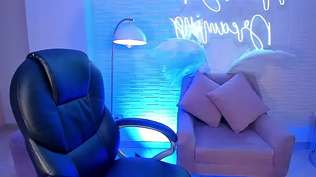 SamanthaKlein  online show from 30, 12, 2024