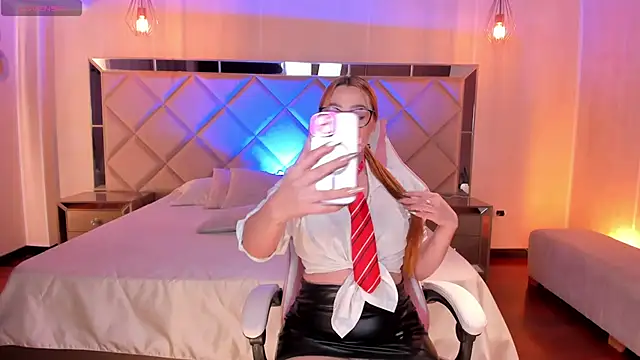 SamanthaKlein  online show from 22, 3, 2025