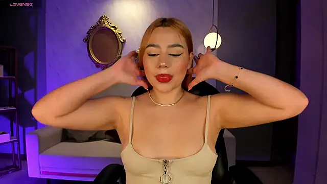 SamanthaKlein  online show from 22, 10, 2025