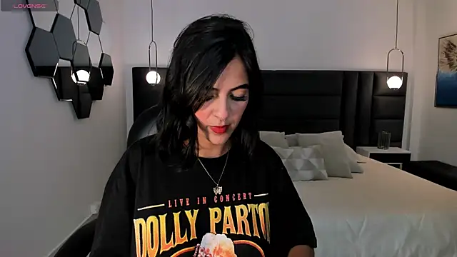 Snapshot of VictoriaMilan_ chatting on 11, 12, 2024 VictoriaMilan online show from 11, 12, 2024
