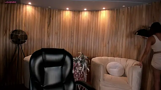 Snapshot of VictoriaMilan_ chatting on 2, 3, 2025 VictoriaMilan online show from 2, 3, 2025
