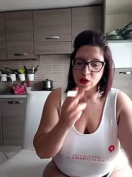 Snapshot of carolyne2023 chatting on 18, 1, 2026 carolyne2023 online show from 18, 1, 2026