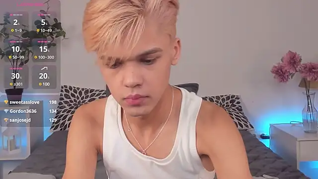 Felix Rey online show from 2, 2, 2025