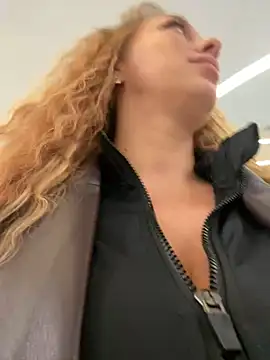 Snapshot of Sweet___Emily chatting on 23, 12, 2024 Sweet   Emily online show from 23, 12, 2024