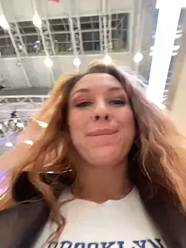 Snapshot of Sweet___Emily chatting on 5, 1, 2025 Sweet   Emily online show from 5, 1, 2025