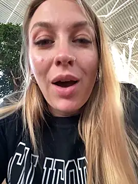 Snapshot of Sweet___Emily chatting on 9, 9, 2025 Sweet   Emily online show from 9, 9, 2025