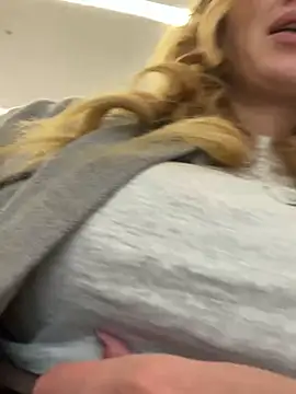 Snapshot of Sweet___Emily chatting on 18, 9, 2025 Sweet   Emily online show from 18, 9, 2025