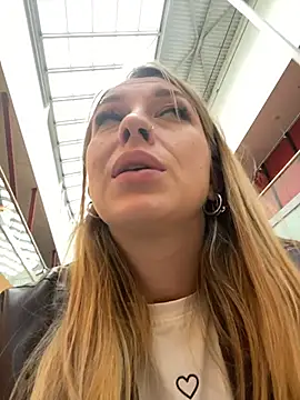 Snapshot of Sweet___Emily chatting on 25, 9, 2025 Sweet   Emily online show from 25, 9, 2025