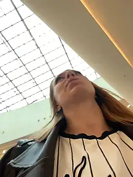 Snapshot of Sweet___Emily chatting on 13, 10, 2025 Sweet   Emily online show from 13, 10, 2025