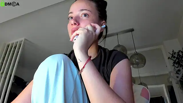 Snapshot of IreneVON chatting on 25, 5, 2026 IreneVON online show from 25, 5, 2026