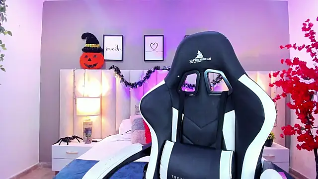 Snapshot of sara_parker069 chatting on 28, 10, 2025 sara parker069 online show from 28, 10, 2025