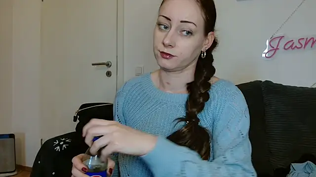 Jasmin-White online show from 6, 3, 2026