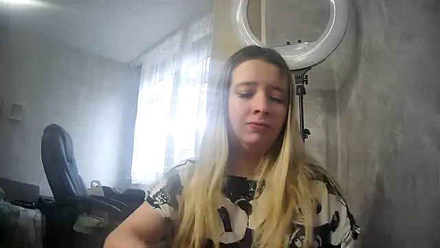 Snapshot of ViolaCandy chatting on 30, 10, 2025 ViolaCandy online show from 30, 10, 2025