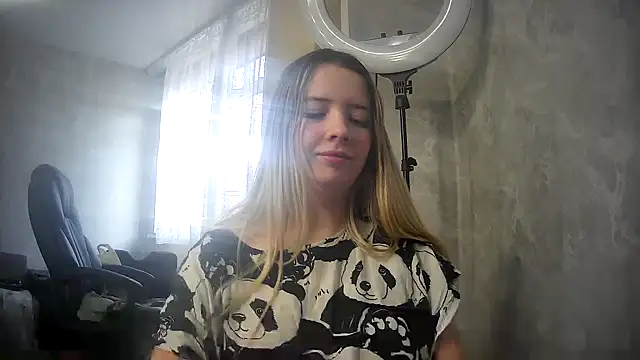 Snapshot of ViolaCandy chatting on 31, 10, 2025 ViolaCandy online show from 31, 10, 2025