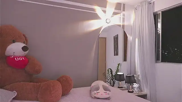 AnnyHizzle online show from 28, 10, 2025