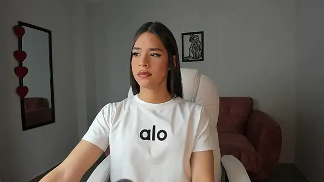 Snapshot of Alice23jones chatting on 7, 3, 2025 Alice23jones online show from 7, 3, 2025