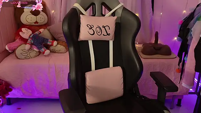Snapshot of zoesullivan chatting on 8, 7, 2026 zoesullivan online show from 8, 7, 2026
