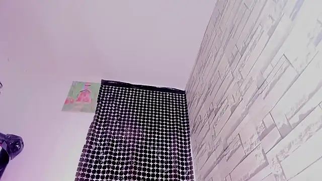 MiaKirshner online show from 25, 2, 2025