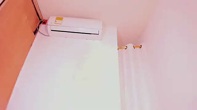 MiaKirshner online show from 20, 9, 2025