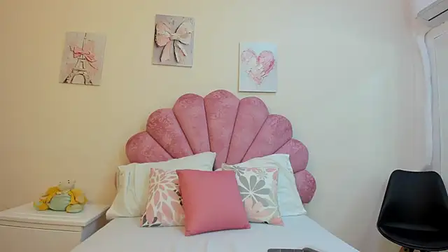 Snapshot of MilaaAdams chatting on 5, 6, 2026 MilaaAdams online show from 5, 6, 2026