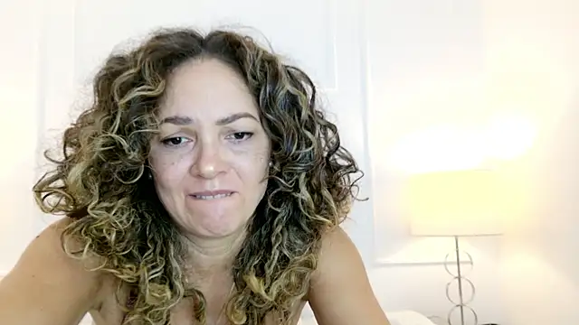 Snapshot of Juliabadlee chatting on 13, 7, 2026 Juliabadlee online show from 13, 7, 2026