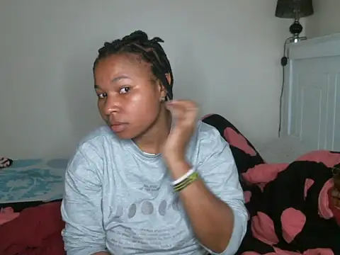 Snapshot of R-thequeen chatting on 2, 12, 2024 R-thequeen online show from 2, 12, 2024