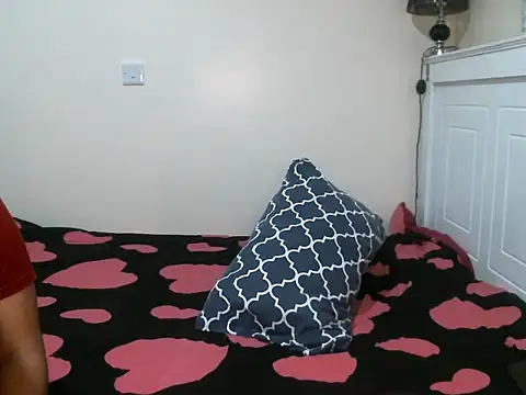 Snapshot of R-thequeen chatting on 4, 12, 2024 R-thequeen online show from 4, 12, 2024