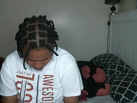 Snapshot of R-thequeen chatting on 5, 12, 2024 R-thequeen online show from 5, 12, 2024