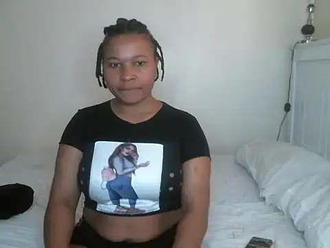 Snapshot of R-thequeen chatting on 9, 12, 2024 R-thequeen online show from 9, 12, 2024