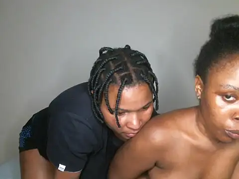 Snapshot of R-thequeen chatting on 18, 12, 2024 R-thequeen online show from 18, 12, 2024