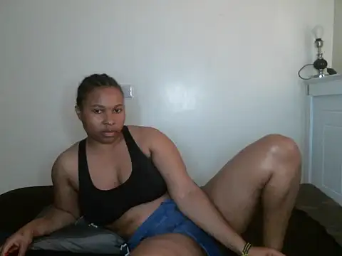 Snapshot of R-thequeen chatting on 4, 1, 2025 R-thequeen online show from 4, 1, 2025