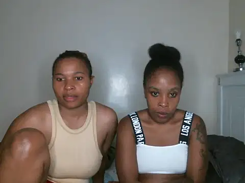 Snapshot of R-thequeen chatting on 5, 2, 2025 R-thequeen online show from 5, 2, 2025