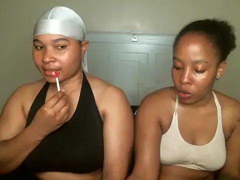 Snapshot of R-thequeen chatting on 9, 9, 2025 R-thequeen online show from 9, 9, 2025