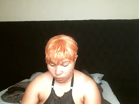 Snapshot of R-thequeen chatting on 3, 10, 2025 R-thequeen online show from 3, 10, 2025