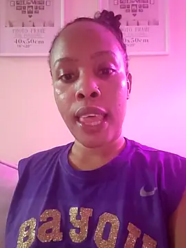 Snapshot of R-thequeen chatting on 16, 5, 2026 R-thequeen online show from 16, 5, 2026