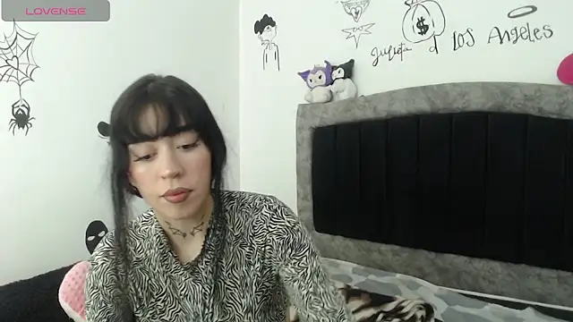 Julieta De Los Angeles online show from 2, 3, 2026