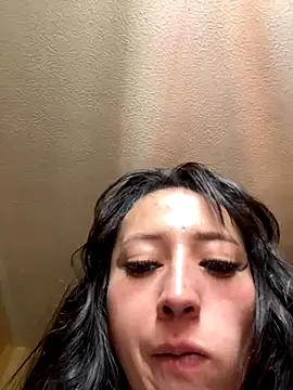 Snapshot of liaqueen610 chatting on 28, 10, 2025 liaqueen610 online show from 28, 10, 2025