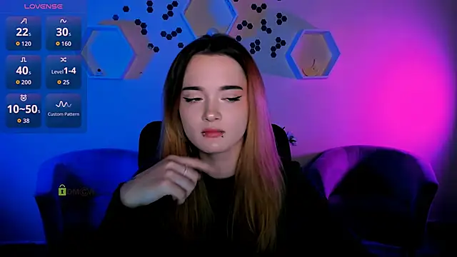 Snapshot of liana_kisses chatting on 28, 11, 2025 liana kisses online show from 28, 11, 2025