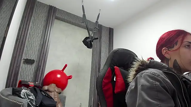 selene red  online show from 17, 2, 2026