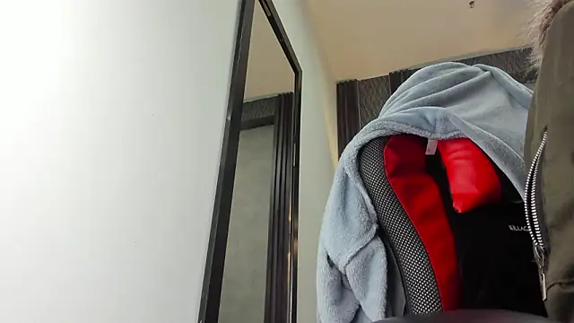 selene red  online show from 9, 3, 2026